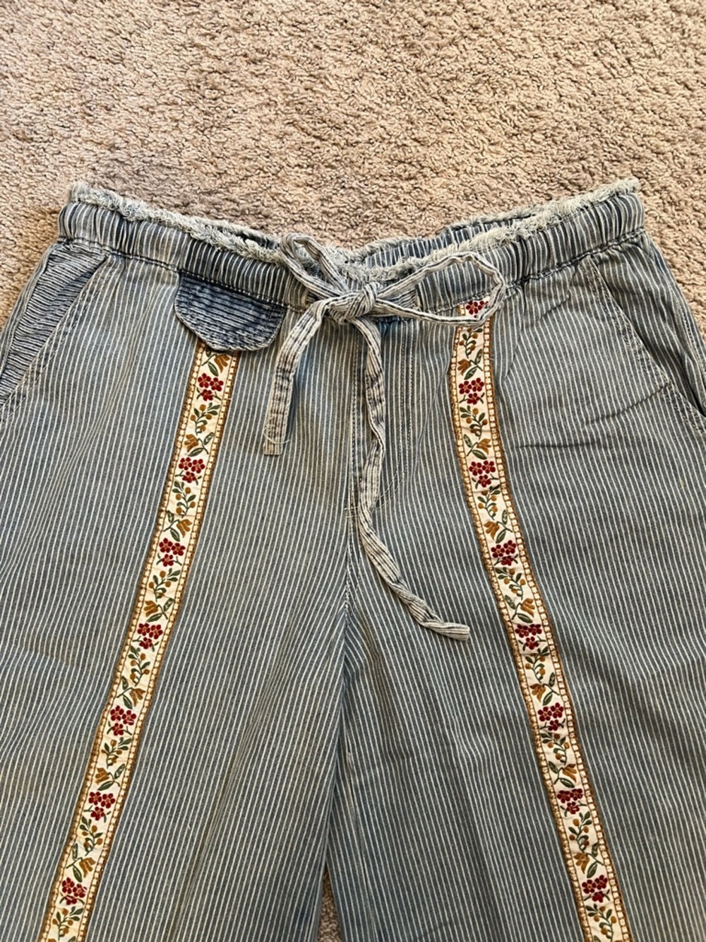 POL Boho Embroidered Wide Leg Pinstriped Jeans M  Floral Festival - Picture 5 of 13